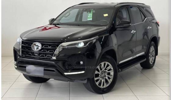TOYOTA HILUX SW4 2.8 D-4D TURBO DIESEL SRX 7L 4X4 AUTOMÁTICO TOYOTA HILUX SW4 2.8 D-4D TURBO DIESEL SRX 7L 4X4 AUTOMÁTICO